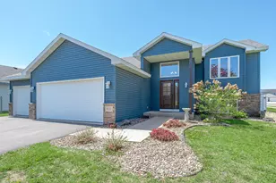 932 S Chestnut St, Belle Plaine, MN 56011 - Photo 1