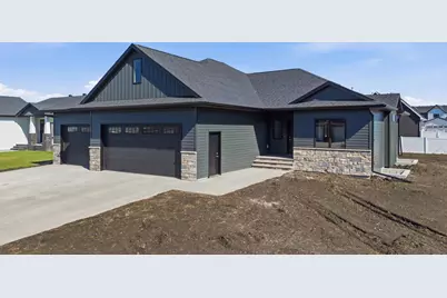 4257 Pine Parkway S, Fargo, ND 58104 - Photo 2