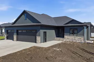 4257 Pine Pkwy S, Fargo, ND 58104 - Photo 2