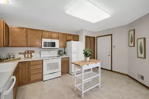 14526 Eureka Ct, Apple Valley, MN 55124 - Photo 10