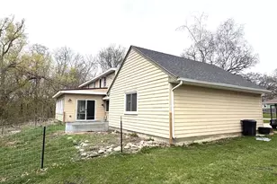 1039 W Summit Ave, Fergus Falls, MN 56537 - Photo 4