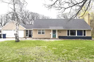 1039 W Summit Ave, Fergus Falls, MN 56537 - Photo 2