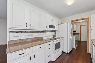 631 Grandview Dr, Hudson, WI 54016 - Photo 10