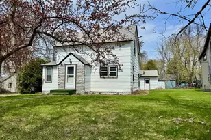 915 6th Ave E, Alexandria, MN 56308 - Photo 2