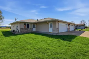 1709 Hiawatha Dr E, Wabasha, MN 55981 - Photo 2