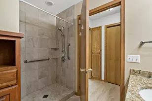 189 Wedgewood Dr, Mahtomedi, MN 55115 - Photo 24