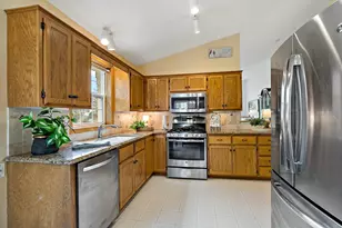 189 Wedgewood Dr, Mahtomedi, MN 55115 - Photo 14