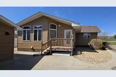 414 8th Avenue NW, Valley City, ND 58072 - Photo 2