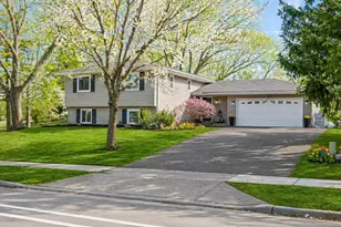 2946 McKnight Rd N, Maplewood, MN 55109 - Photo 2