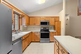 2879 Devonshire Pl, Woodbury, MN 55125 - Photo 14