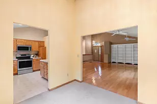 2879 Devonshire Pl, Woodbury, MN 55125 - Photo 10