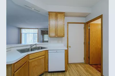 15333 Greenhaven Lane #105, Burnsville, MN 55306 - Photo 10