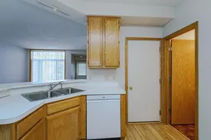 15333 Greenhaven Ln, Burnsville, MN 55306 - Photo 10