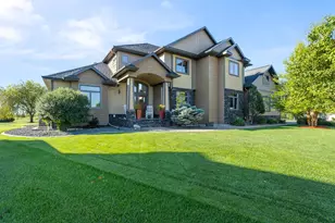 4856 2nd St SW, Moorhead, MN 56560 - Photo 2