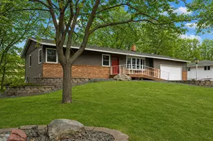 11004 Oak Knoll Terrace N, Hopkins, MN 55305 - Photo 2