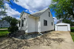 421 2nd St SW, New Richland, MN 56072 - Photo 2