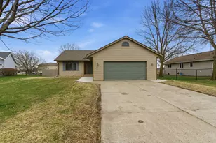 1811 13th St SE, Willmar, MN 56201 - Photo 2