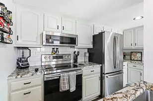 220 Broadway Ave S, Rochester, MN 55904 - Photo 10