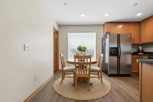 2894 Clover Ridge Dr, Chaska, MN 55318 - Photo 10
