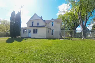 325 E Court St, Belle Plaine, MN 56011 - Photo 1