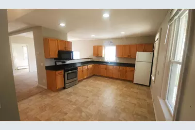 325 E Court Street, Belle Plaine, MN 56011 - Photo 4