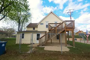 325 E Court St, Belle Plaine, MN 56011 - Photo 2