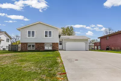 7401 75th Avenue N, Brooklyn Park, MN 55428 - Photo 2