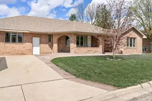 414 W Holly St, Owatonna, MN 55060 - Photo 2