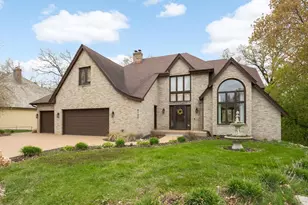 6135 Berkshire Ln N, Plymouth, MN 55446 - Photo 2