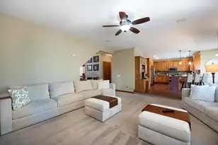 204 Woodhill Ct, Mankato, MN 56001 - Photo 6