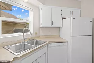 1421 Granada Tr N, Oakdale, MN 55128 - Photo 12