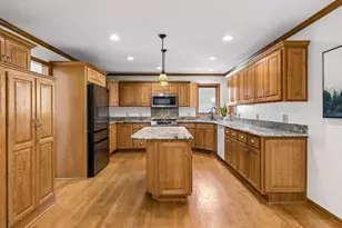 321 Dunbar Way, Mahtomedi, MN 55115 - Photo 6
