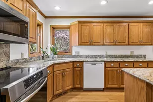 321 Dunbar Way, Mahtomedi, MN 55115 - Photo 8