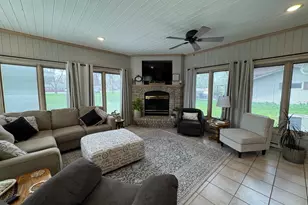 906 Willow Ave, Marshall, MN 56258 - Photo 2