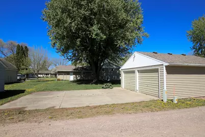 807 N Renville Street, Winthrop, MN 55396 - Photo 32