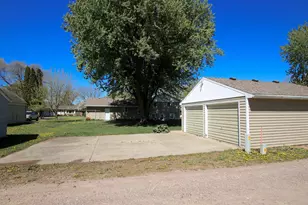 807 N Renville St, Winthrop, MN 55396 - Photo 32