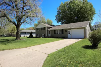 807 N Renville Street, Winthrop, MN 55396 - Photo 2
