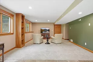 987 Parkview Ln, Hudson, WI 54016 - Photo 14