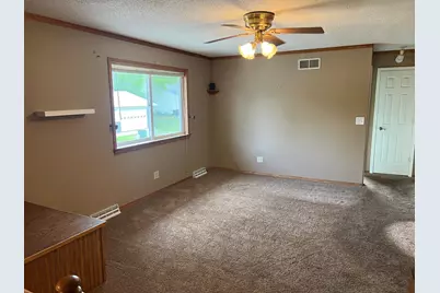 129 Nelson Street E, Litchfield, MN 55355 - Photo 16