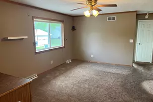 129 Nelson Street E, Litchfield, MN 55355 - Photo 16