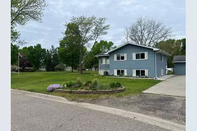 129 Nelson Street E, Litchfield, MN 55355 - Photo 2