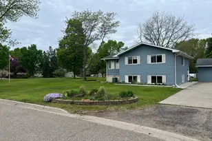 129 Nelson Street E, Litchfield, MN 55355 - Photo 2