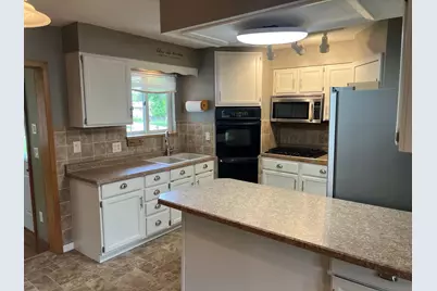 129 Nelson Street E, Litchfield, MN 55355 - Photo 8