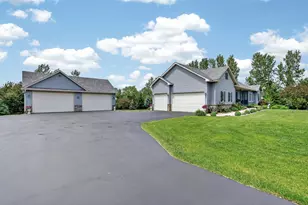 13420 Skyline Cir, Shakopee, MN 55379 - Photo 2