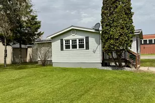 502 3rd St NE, Roseau, MN 56751 - Photo 16
