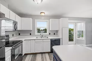 618 Hunter Cir, Winsted, MN 55395 - Photo 2