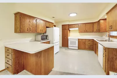 6801 Willow Lane N, Brooklyn Center, MN 55430 - Photo 12