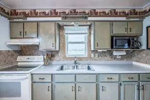319 Michigan Ave W, Gilbert, MN 55741 - Photo 8