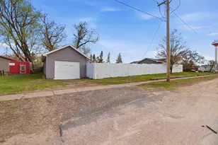 224 E 2nd St, Pillager, MN 56473 - Photo 18