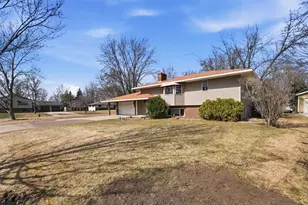 833 Lewis Pl, Saint Cloud, MN 56301 - Photo 4